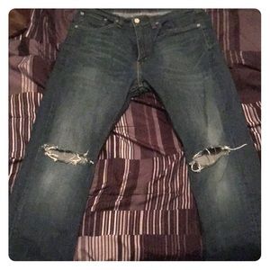 Levi Ripped Jeans